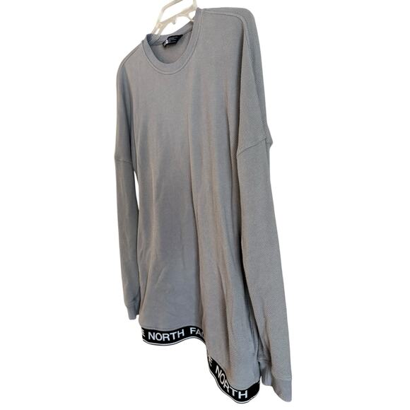 The North Face Womens Gray Thermal pullover Logo Waist Band Size M Waffle Knit - Picture 2 of 6